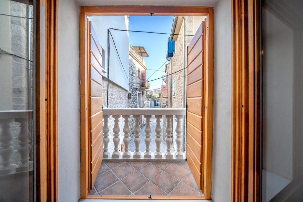 Heritage Residence In Center With Pool- Apartments Vodice Bagian luar foto