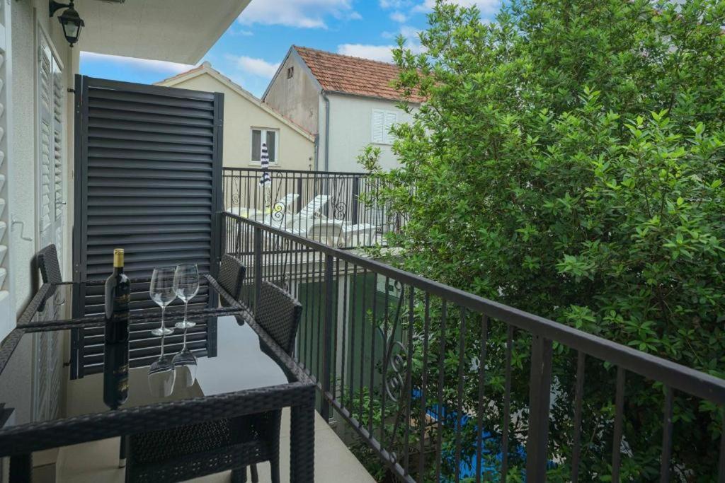 Heritage Residence In Center With Pool- Apartments Vodice Ruang foto